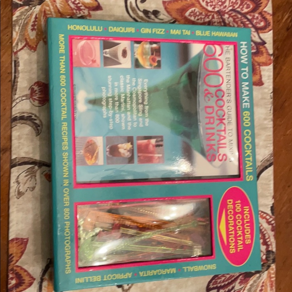 📚cocktail recipe book brand new
